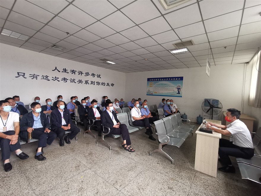 落實(shí)主體責(zé)任，推動(dòng)安全發(fā)展_副本