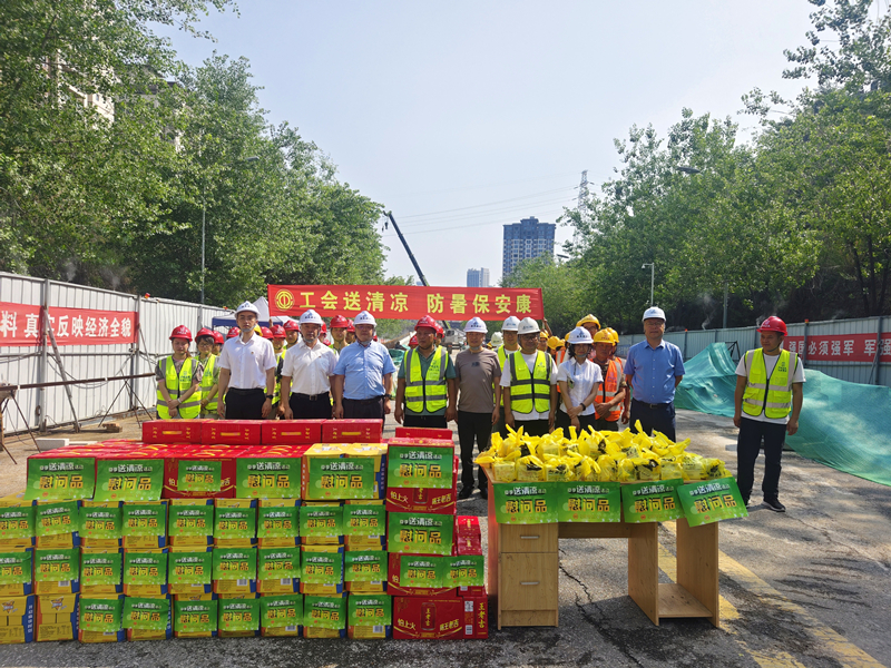 集團(tuán)副總經(jīng)理倪丹慰問嘉來建工 集團(tuán)副總經(jīng)理倪丹慰問嘉來建工